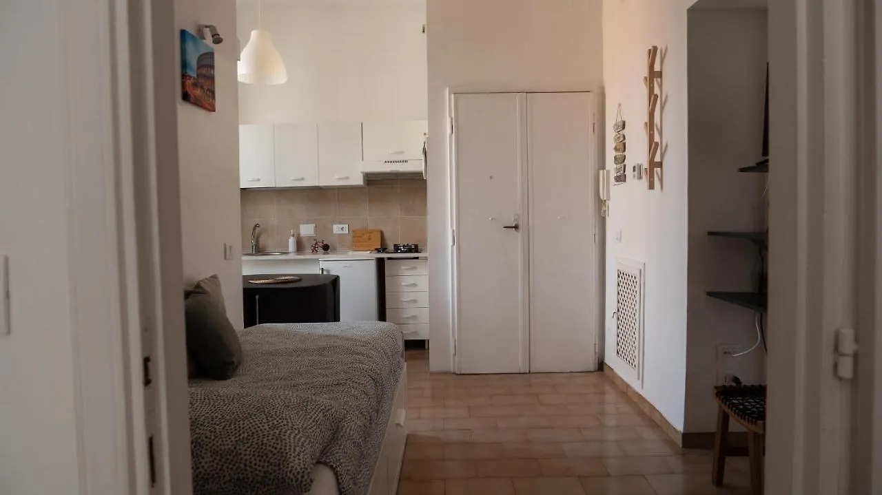 Appia Suite Roma 0*,